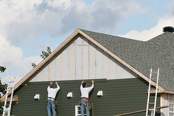 Professional Vinyl Siding technician working in North Babylon, NY